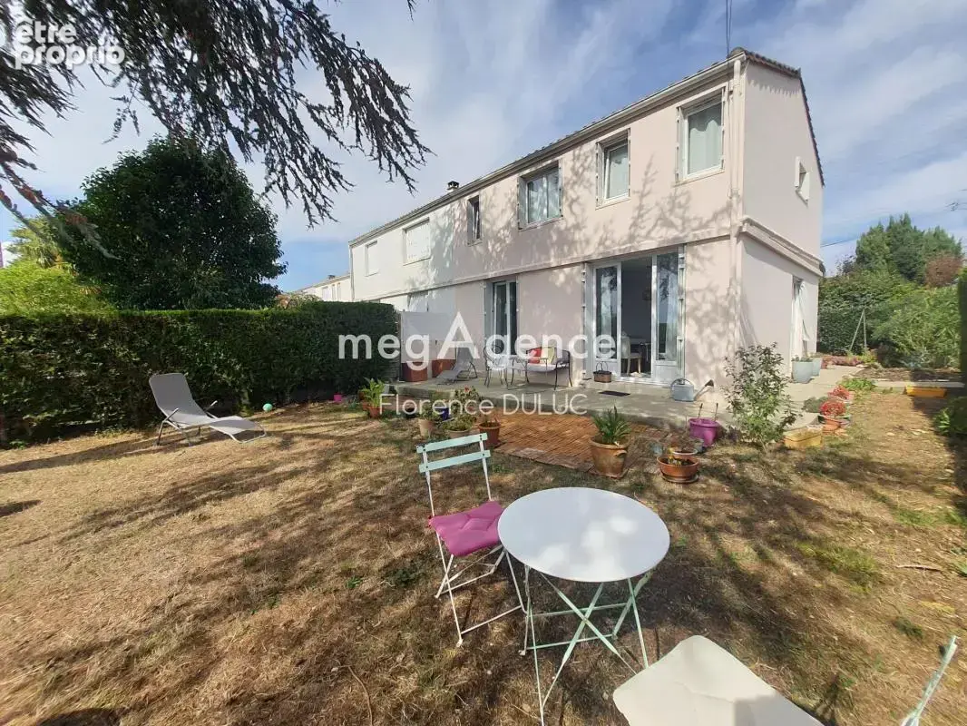 Maison à SAINT-JEAN-D'ANGELY