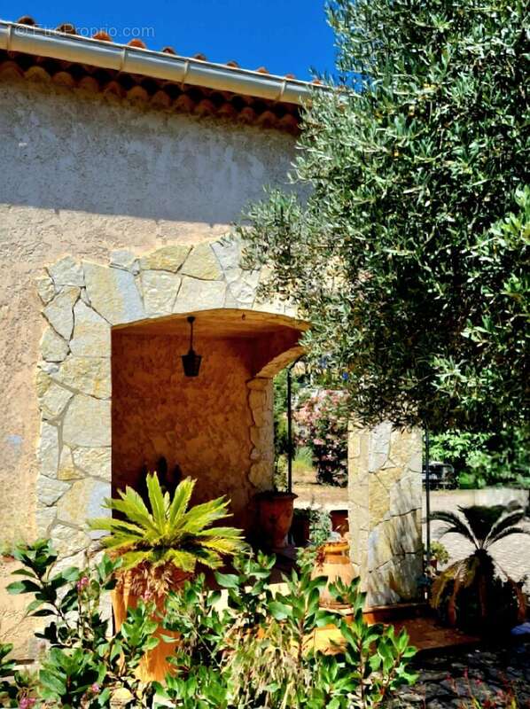 Maison à ENSUES-LA-REDONNE