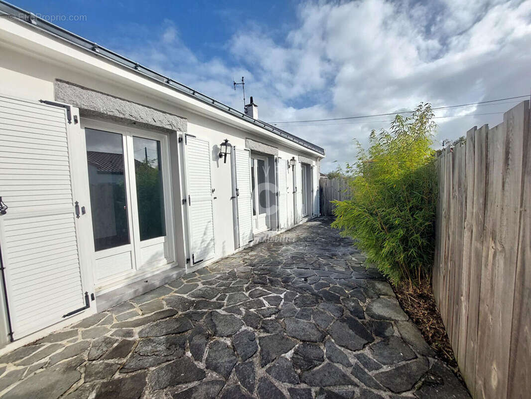 PONT SAINT MARTIN - Maison - 4 pièces - 115m² - photo 8