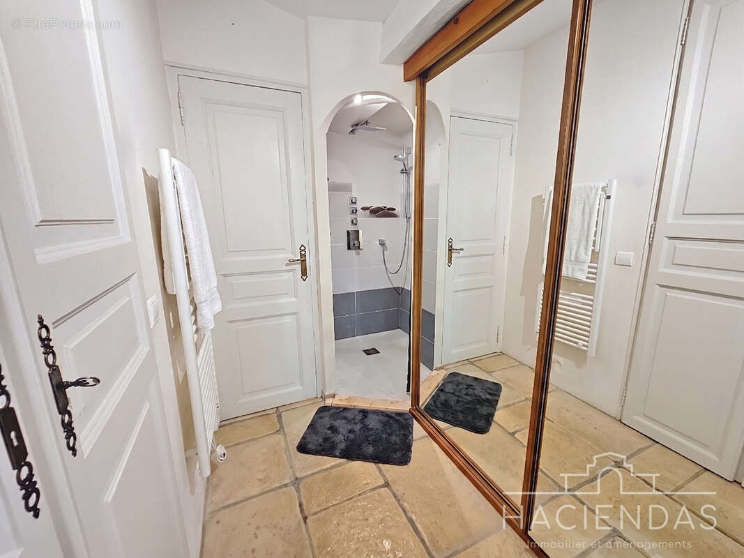 Maison à VENTABREN