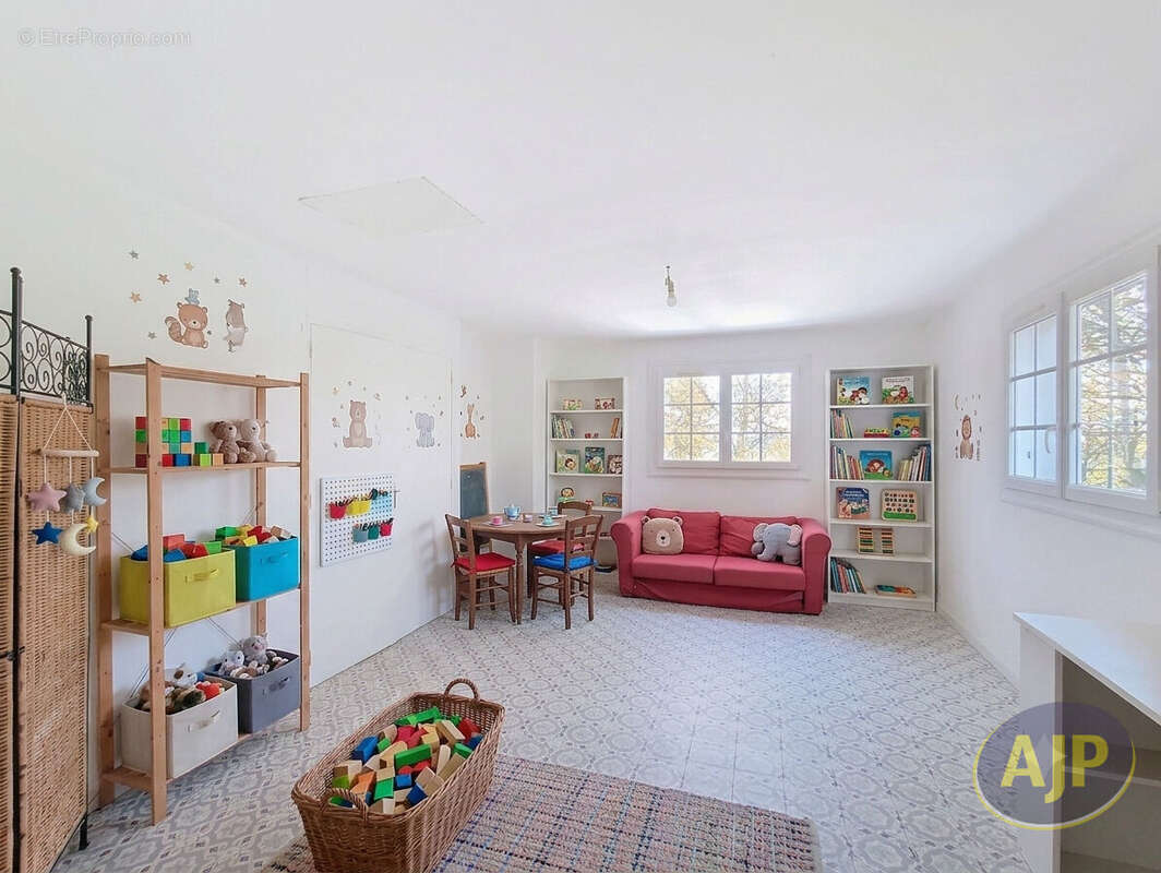 Maison Vieillevigne 9 pièces 6 chambres - photo 14