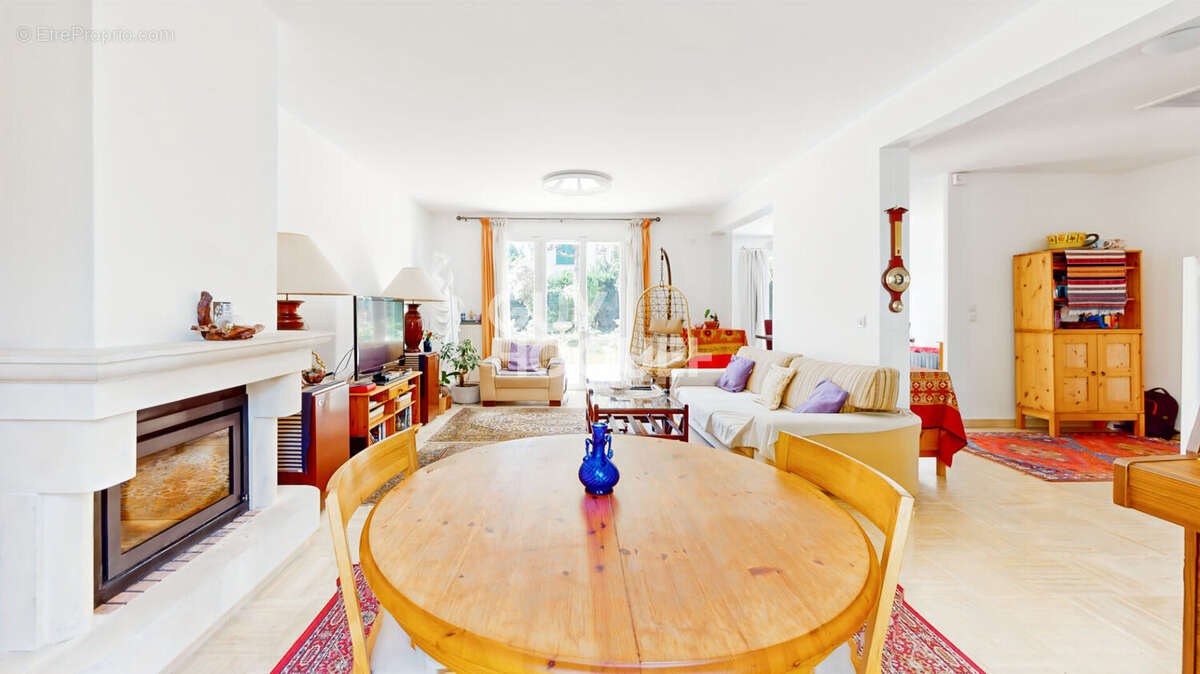 Maison à BUSSY-SAINT-GEORGES