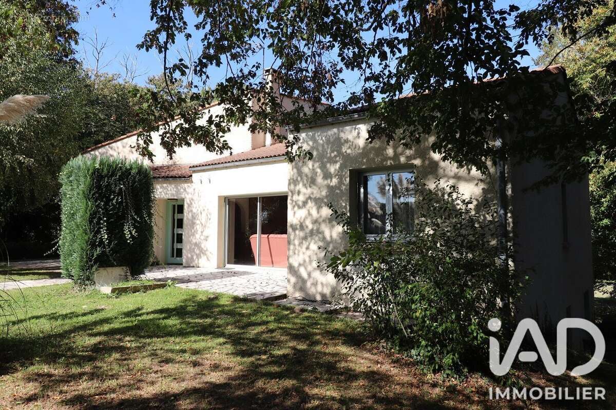Maison 120 m² à Touverac  - photo 4