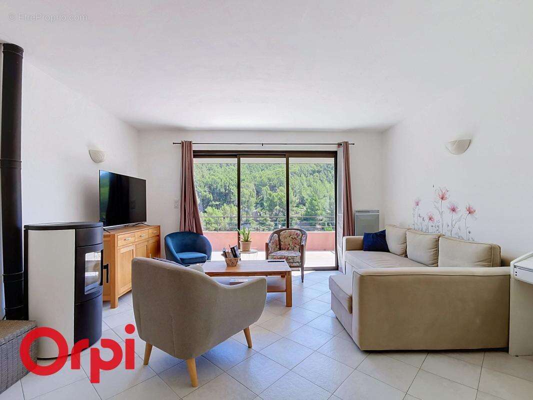 La Madrague - Saint Cyr sur mer - Maison À Vendre avec T2 - Plage à pied - Terrasses - photo 2