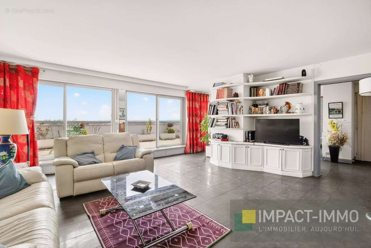 Appartement à COURBEVOIE