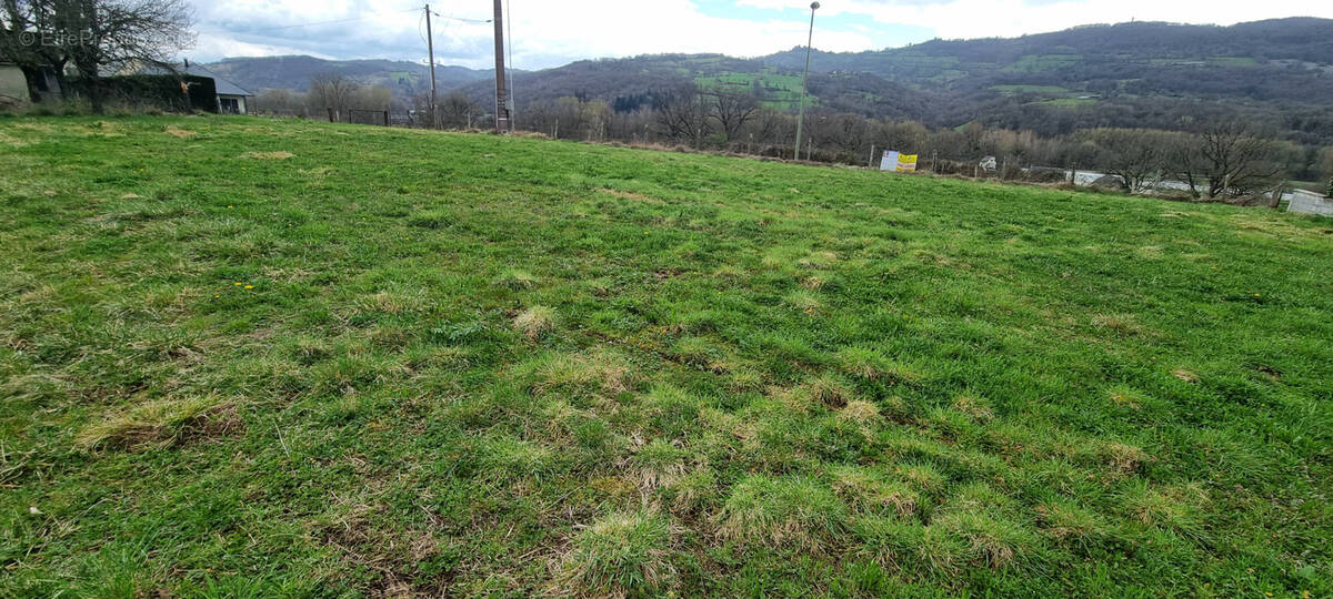 Terrain à SAINT-COME-D'OLT