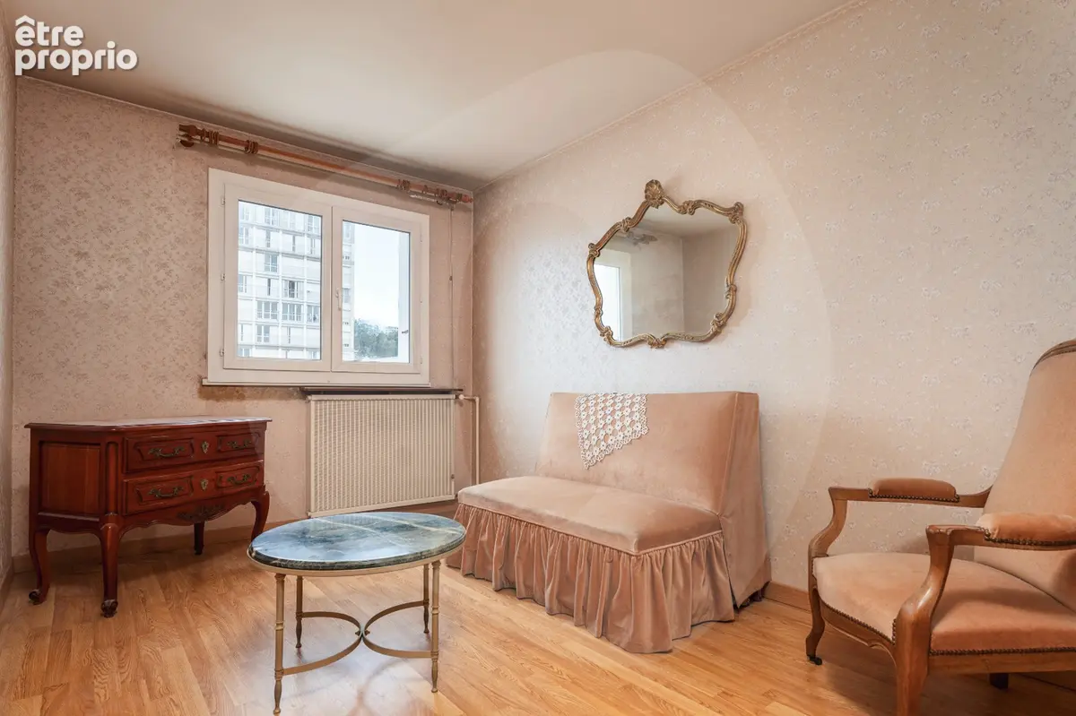 Appartement t3 - dernier etage - ascenseur - vue degagee - photo 8