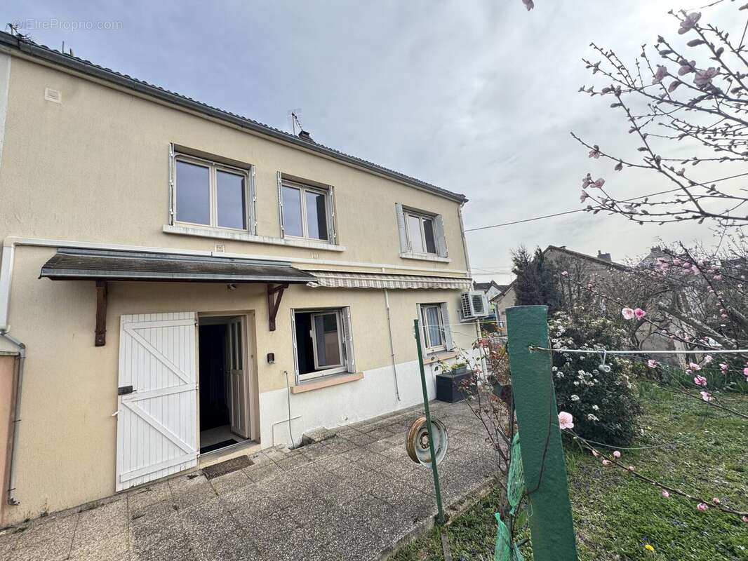 Maison à MONTLUCON