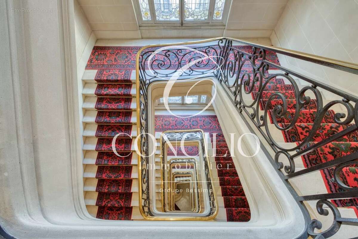 Appartement à PARIS-17E