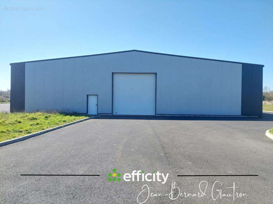 Commerce à PLOUNEVEZ-MOEDEC