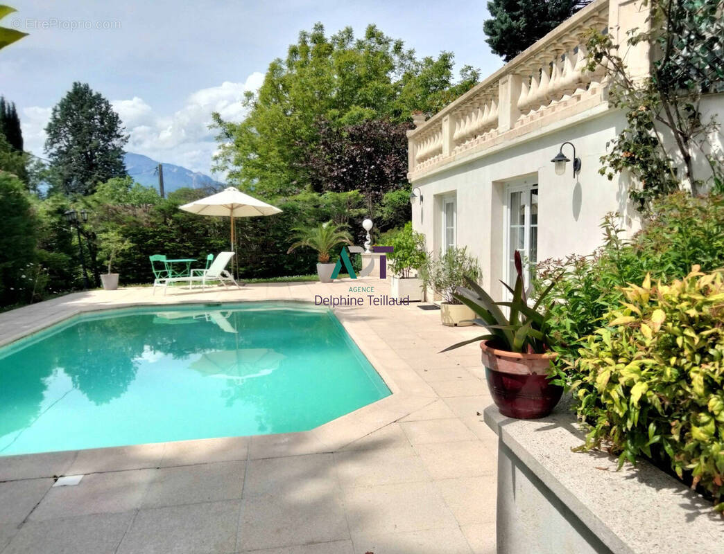 Maison à MEYLAN