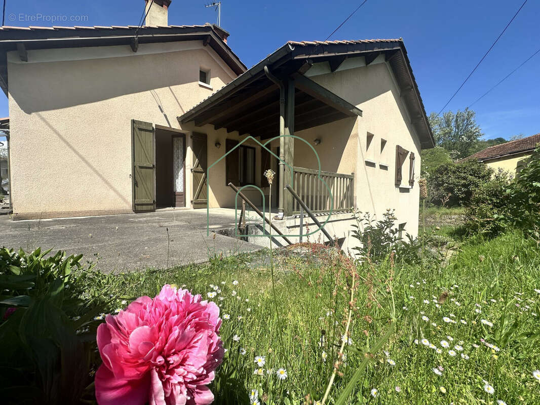 Maison 84 m² à Decazeville  - photo 2