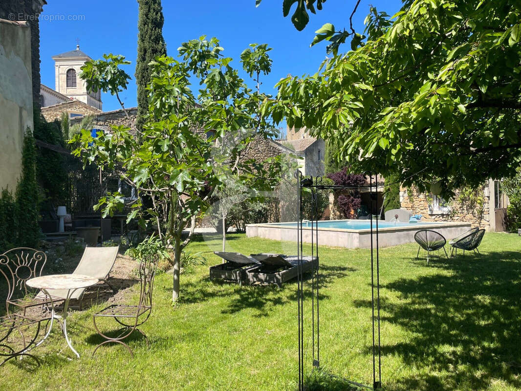 Maison à SUZE-LA-ROUSSE