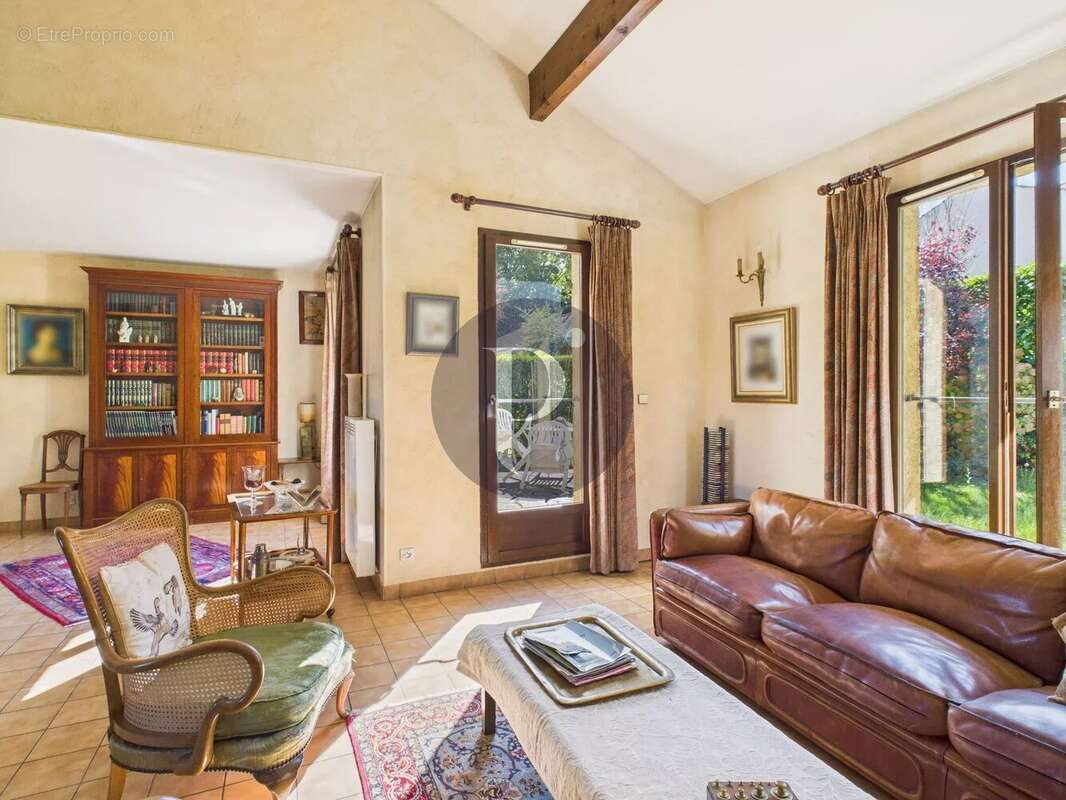 Maison à VERRIERES-LE-BUISSON