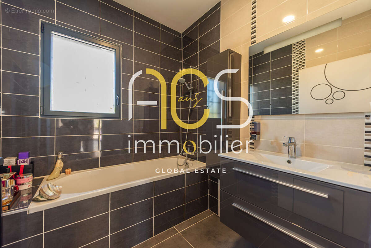 Achat Vente Maison Gignac-la-Nerthe  4 pièces 114m2 Jardin Garage - photo 18