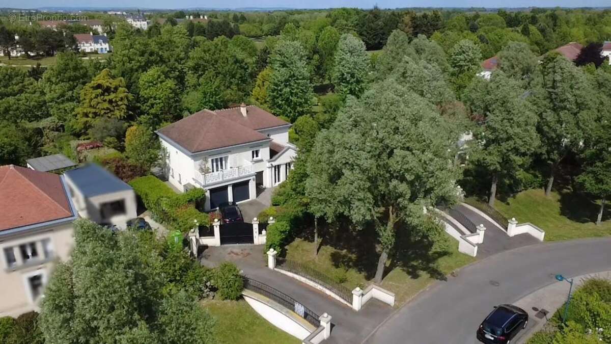 Maison à BAILLY-ROMAINVILLIERS