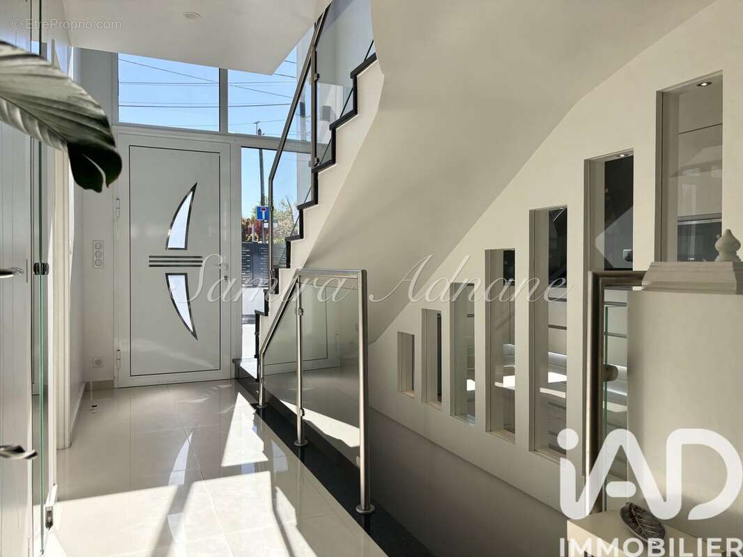 Photo 2 - Maison à MONTIGNY-LES-CORMEILLES