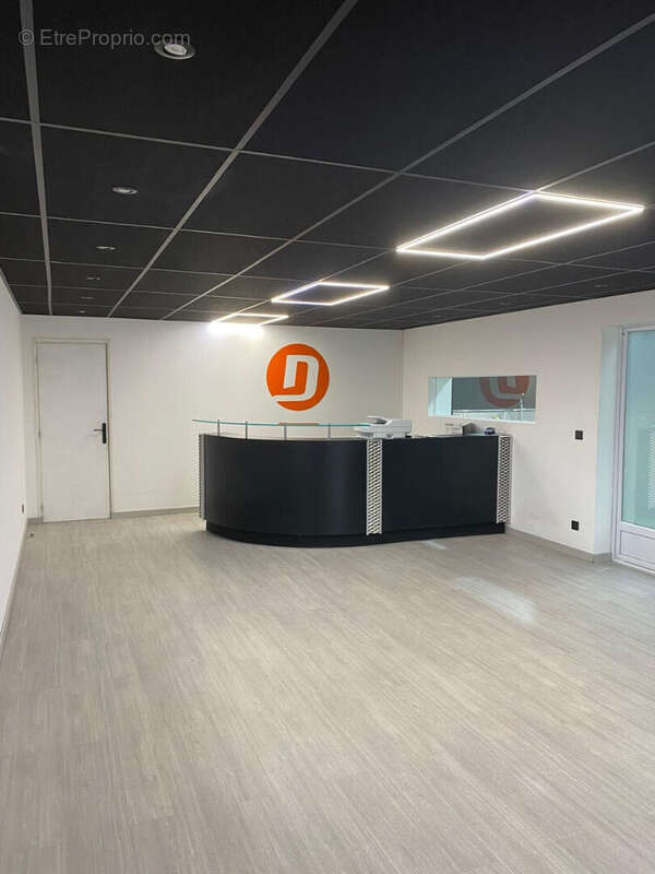 Commerce 210 m² à Salon-De-Provence  - photo 9