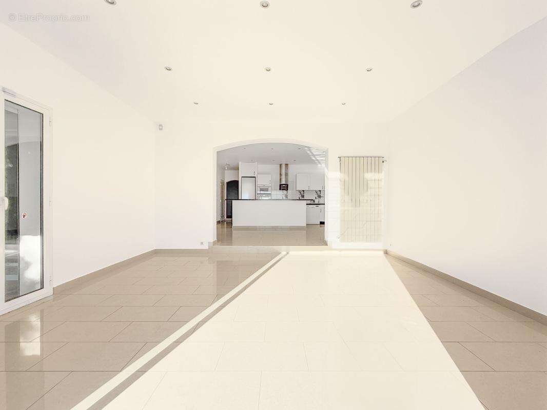 Maison à TOURRETTES-SUR-LOUP