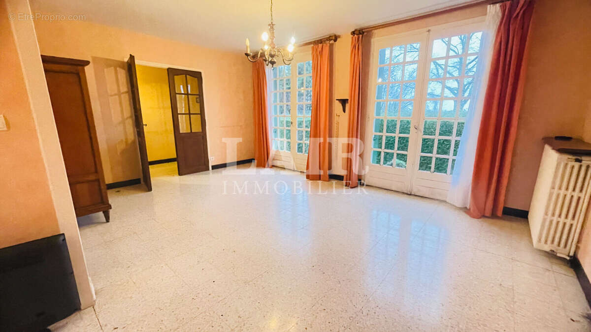 Maison à GESNES-LE-GANDELIN