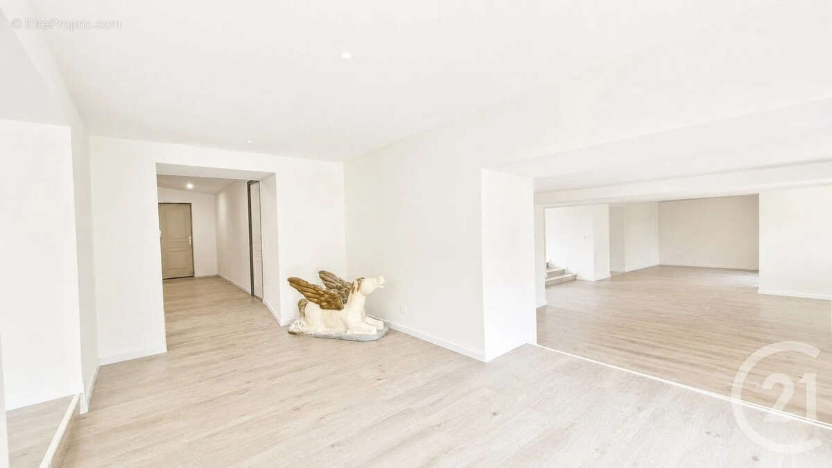 Maison 268 m² à Ecouche  - photo 3