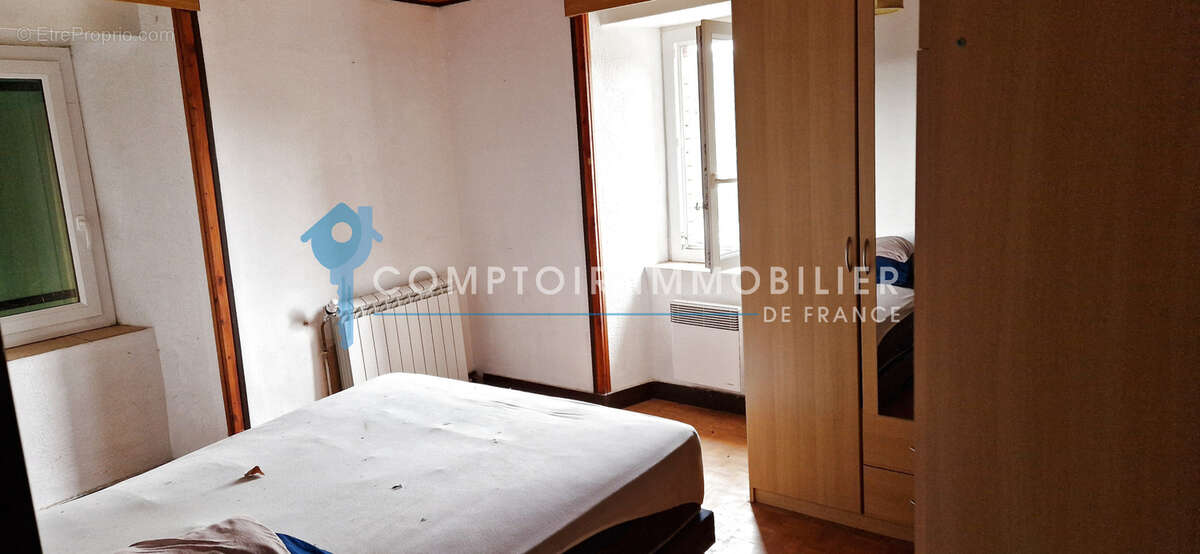 Maison à LE COLLET-DE-DEZE