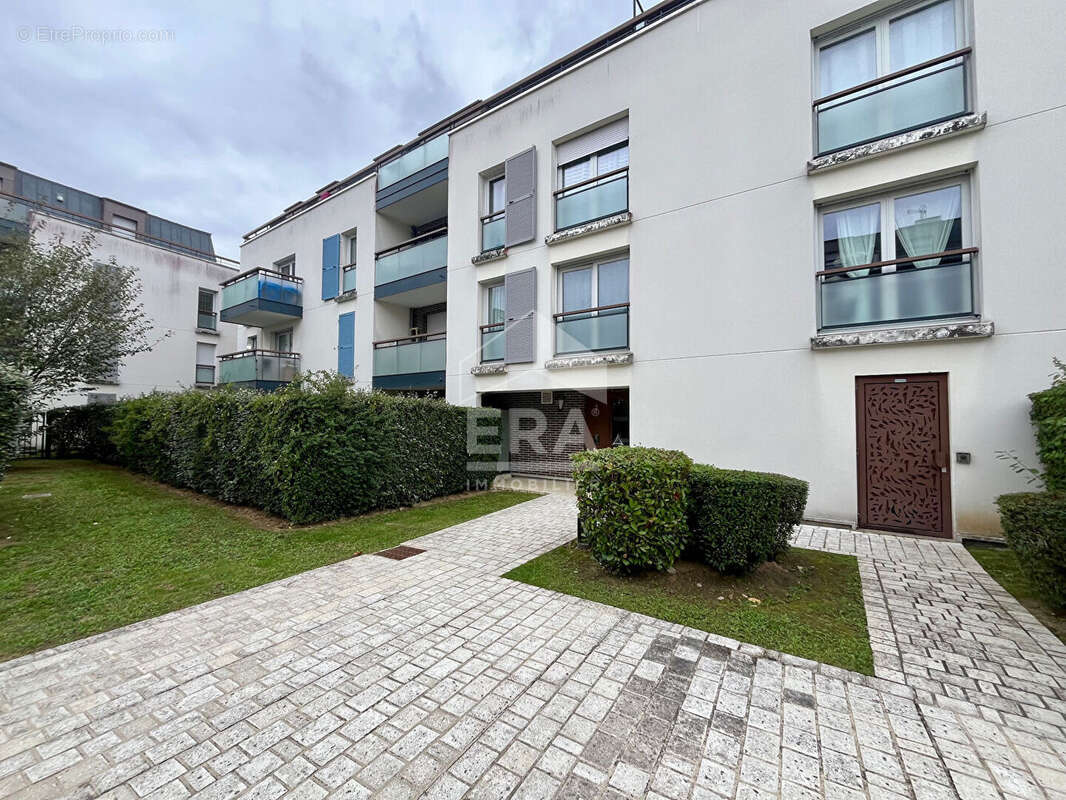 Appartement à LES CLAYES-SOUS-BOIS