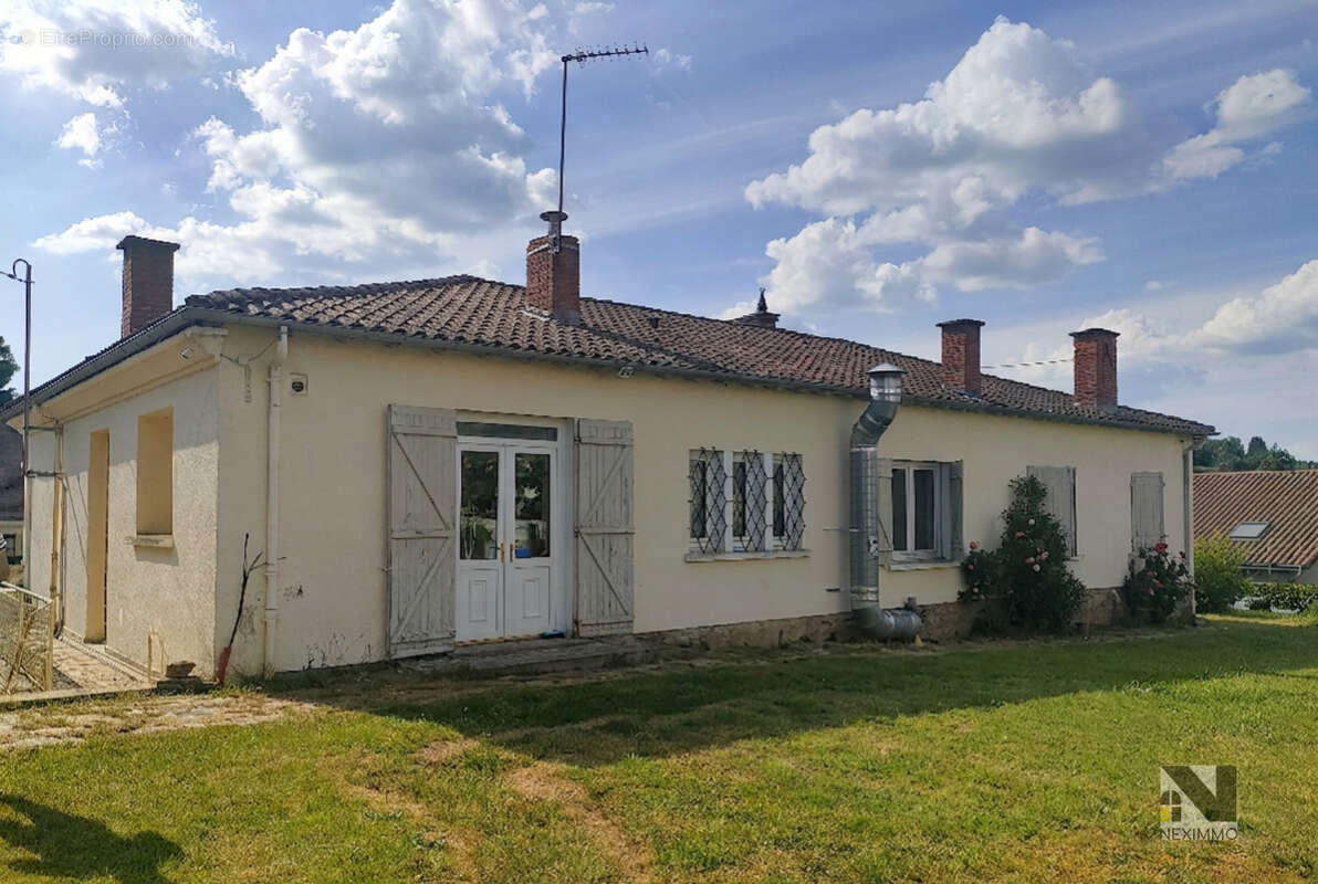 Maison à CHALUS