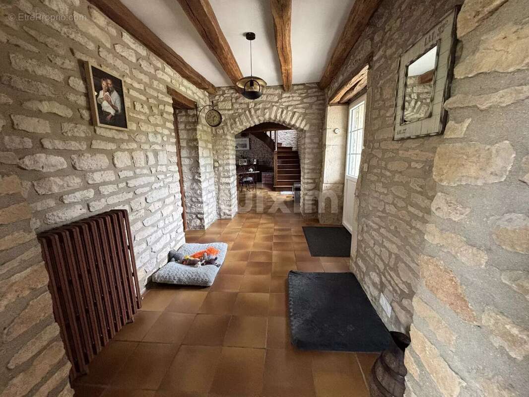 Maison à BIERRY-LES-BELLES-FONTAINES