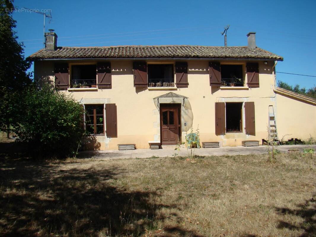 Maison à CHAMPAGNE-SAINT-HILAIRE
