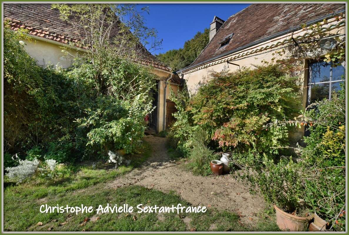 Dans cadre préservé, ancienne ferme rénovée et sa dépendance, piscine, sur 6.7 ha de terres - photo 4