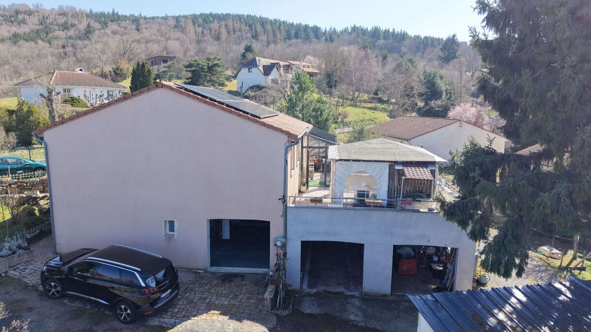 Maison à SAINT-GENES-CHAMPANELLE