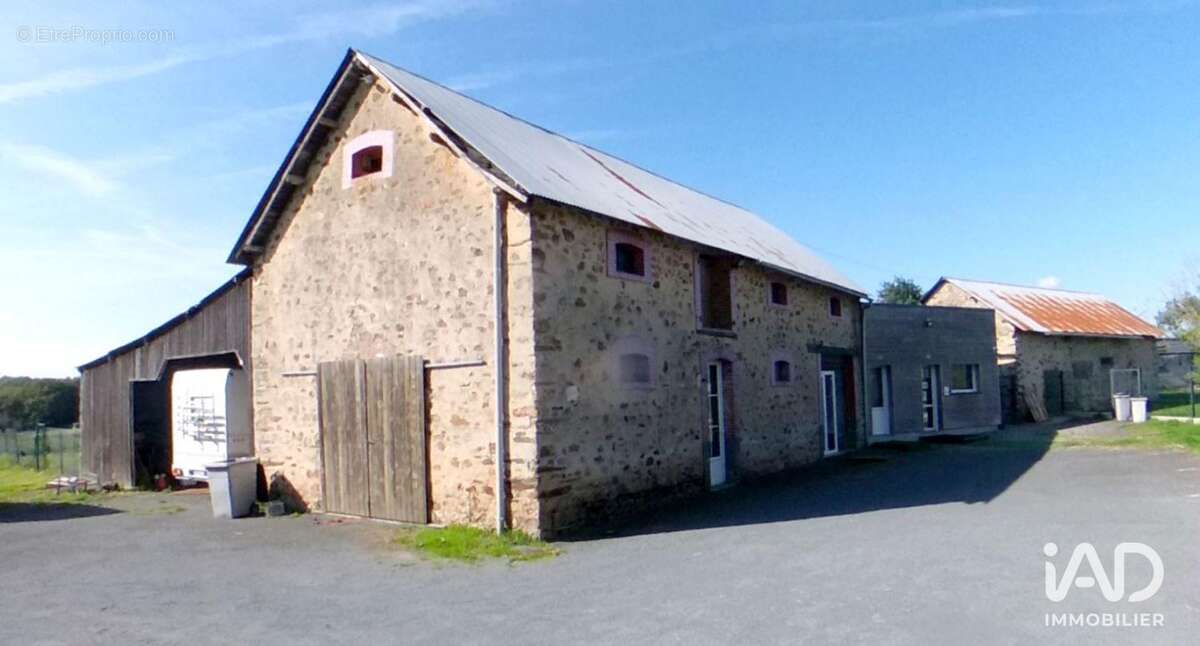 Photo 2 - Commerce à CHATEAU-GONTIER