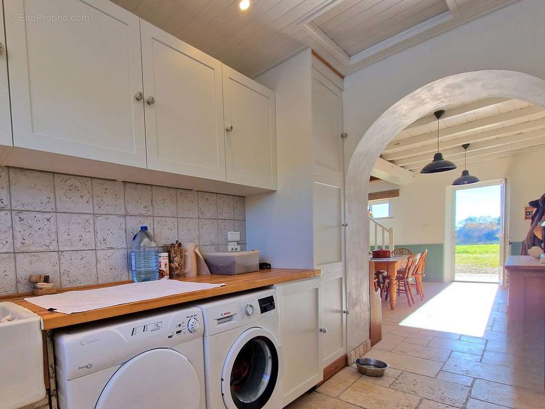 Maison à SERRES-ET-MONTGUYARD