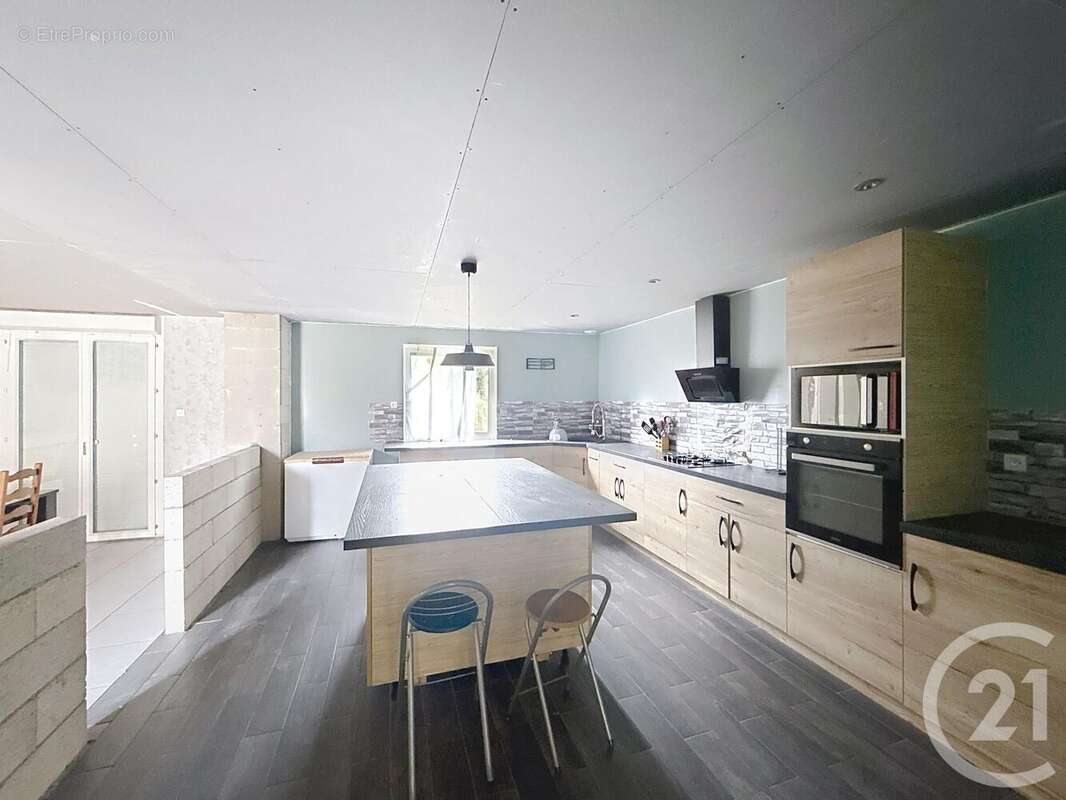 Maison à VILLETHIERRY