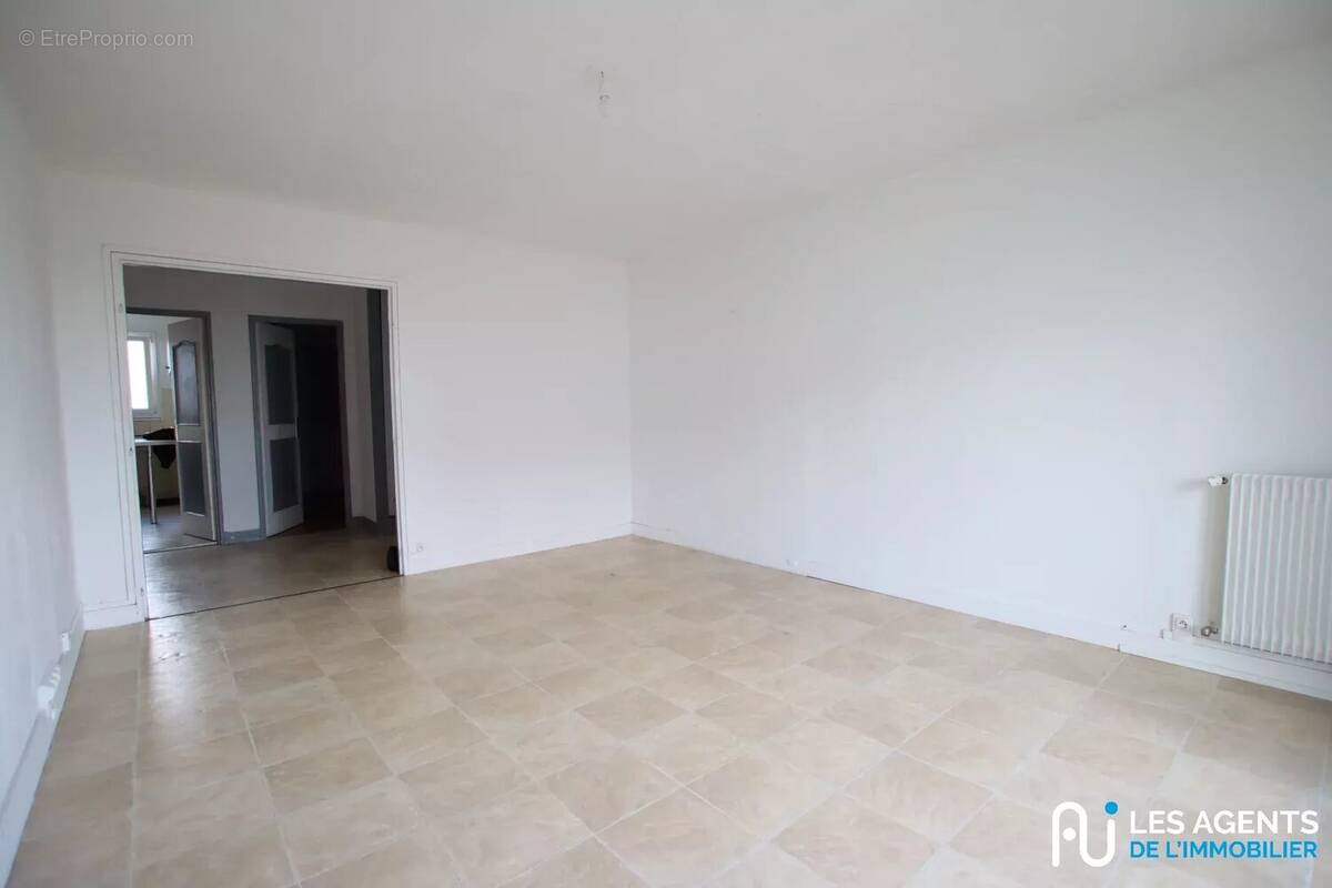 Appartement à SAINT-JEAN-DE-BRAYE