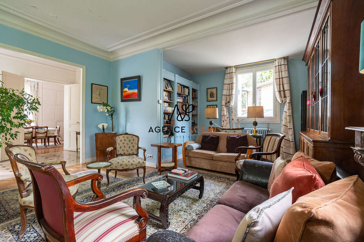 Maison Le Vésinet - 191 m² - 9 pièces - photo 2