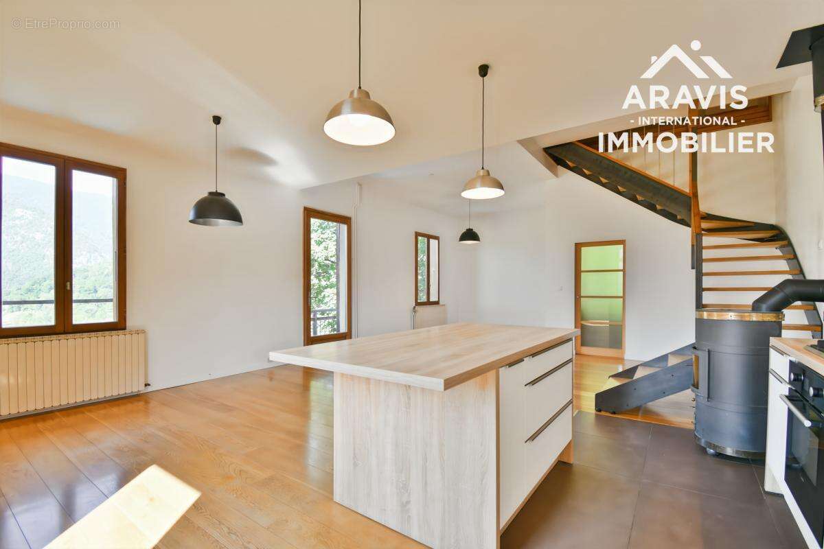 Appartement à DINGY-SAINT-CLAIR