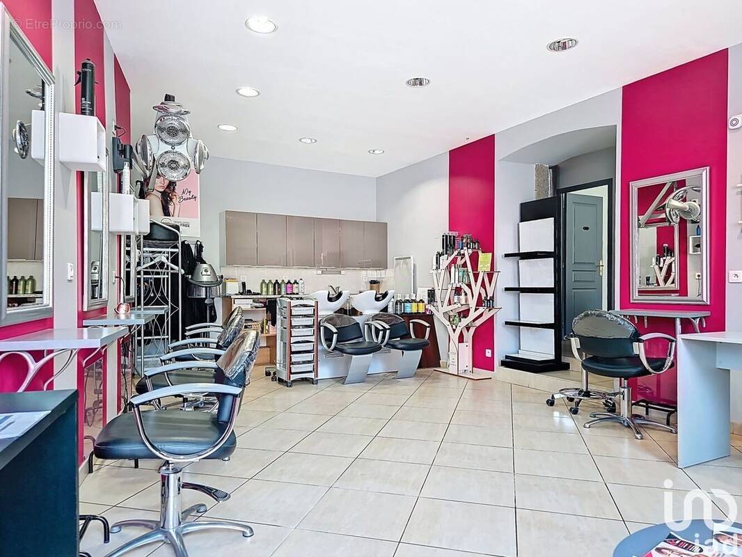 Photo 1 - Commerce à BAGUER-MORVAN