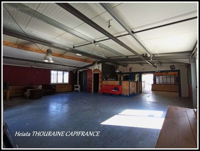 Commerce à AZAY-LE-BRULE