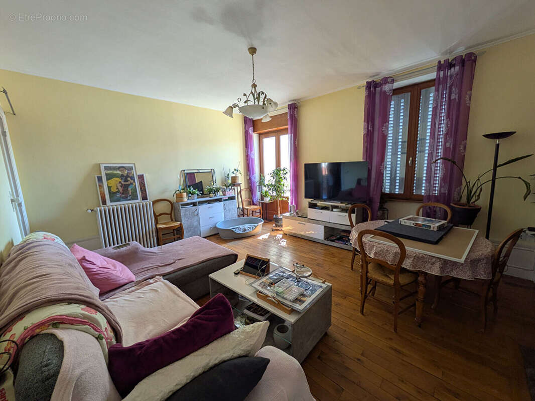 Appartement à LE COTEAU