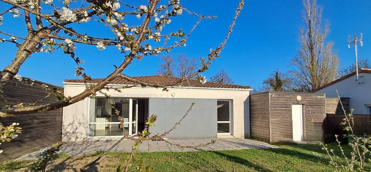 Maison à SAINT-YRIEIX-SUR-CHARENTE