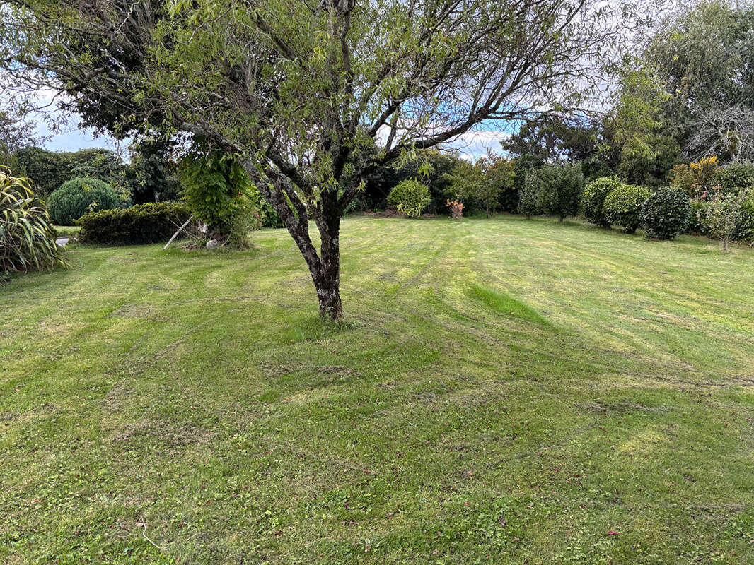Terrain à SAINT-EVARZEC