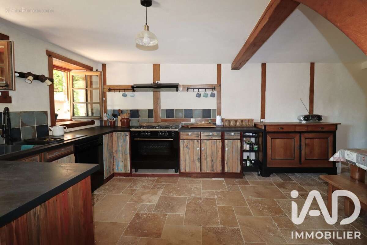 Maison 188 m² à Neuvic  - photo 7