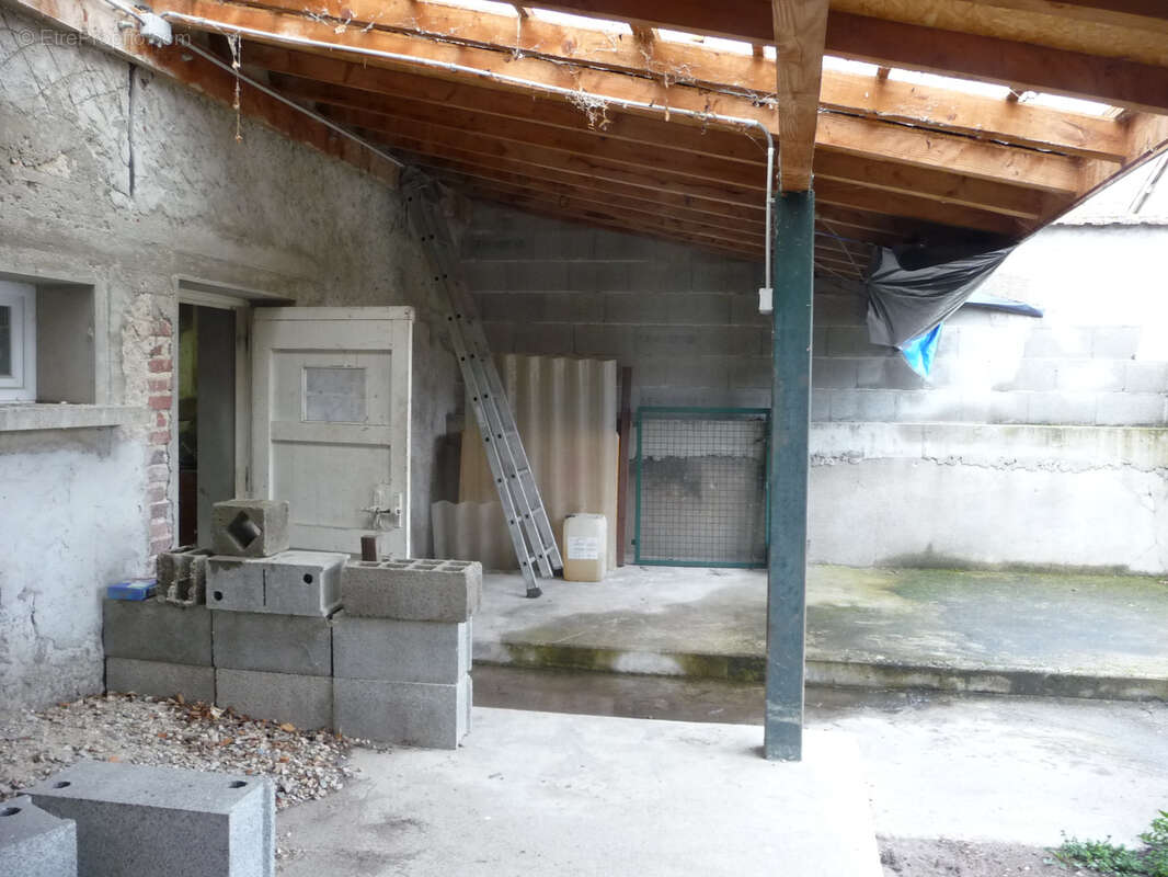 Maison à SAINT-ROMAIN-LE-PUY