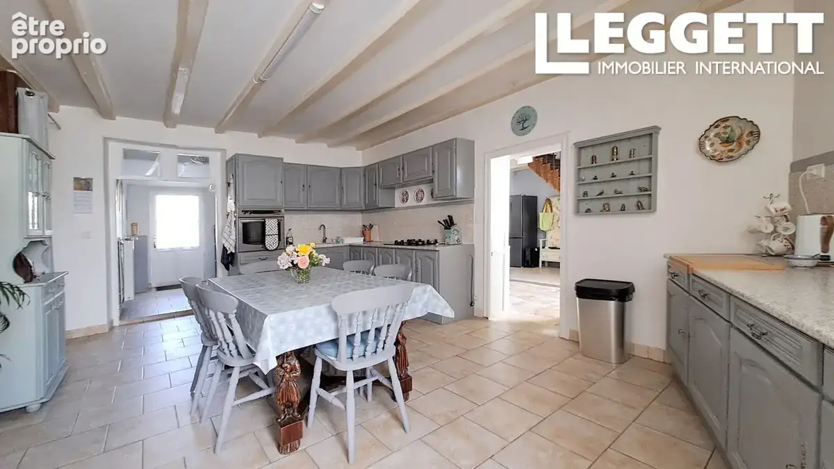 Maison spacieuse au cœur d'un petit village, 4 chambres, Cour jardin close de murs - photo 3