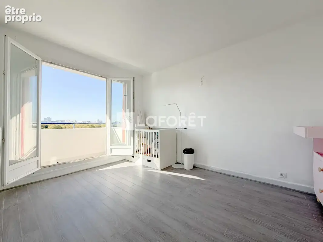3 pièces traversant de 66m² avec balcon, parking et cave - photo 5
