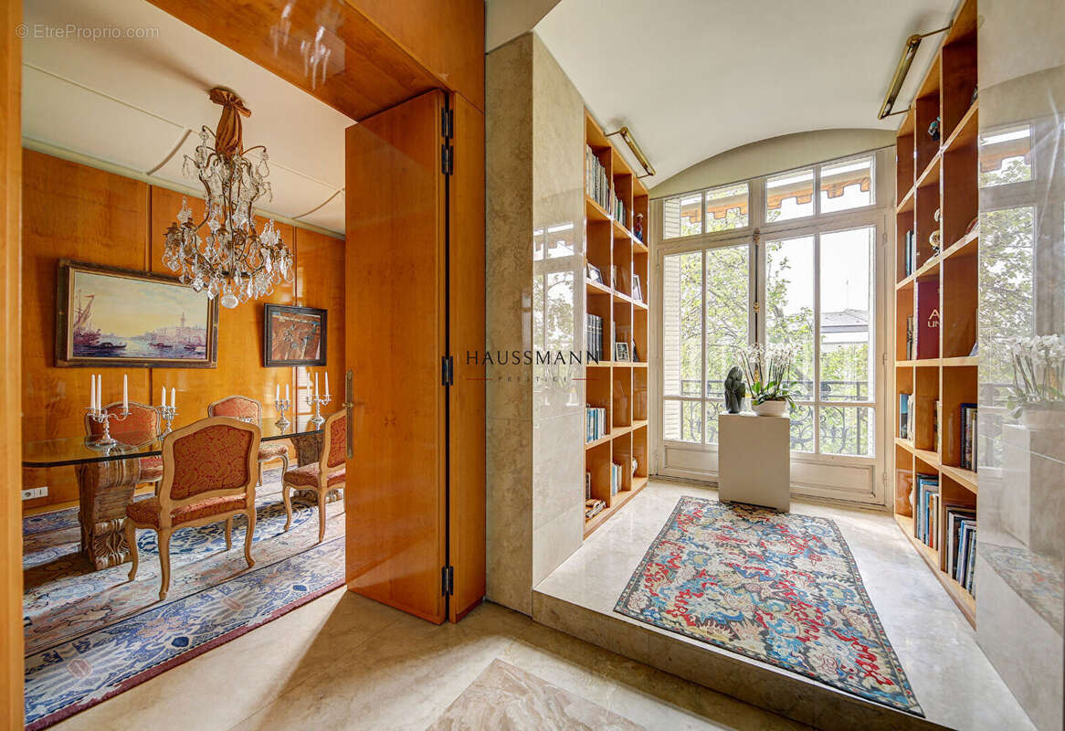Appartement à PARIS-16E