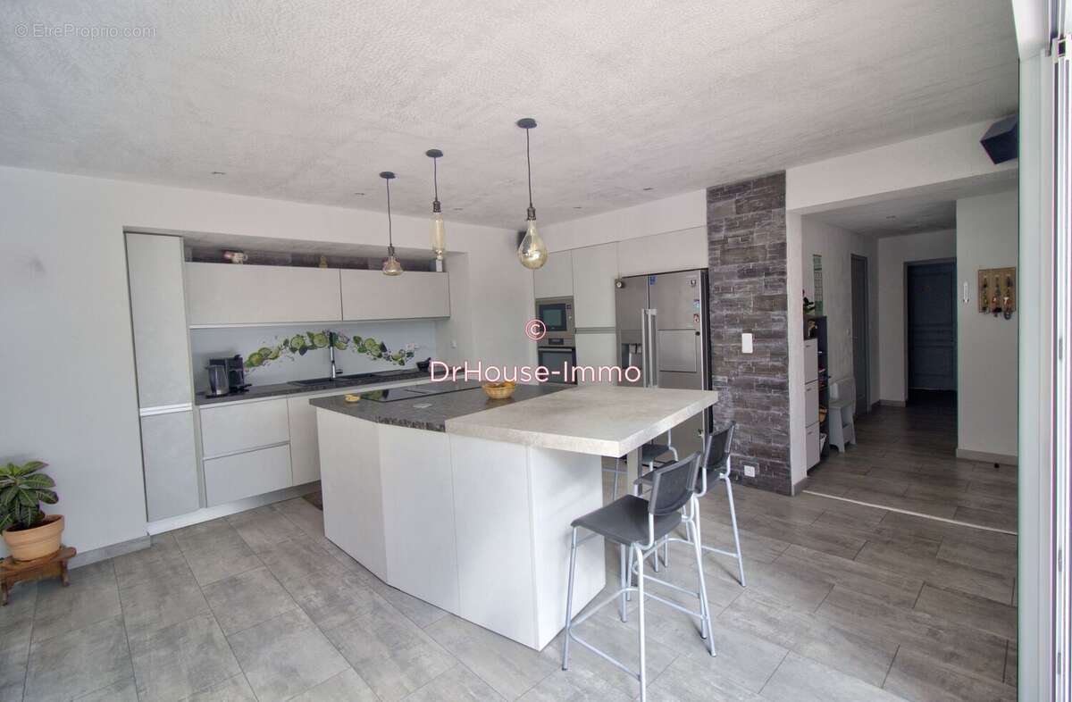 Maison à CUERS