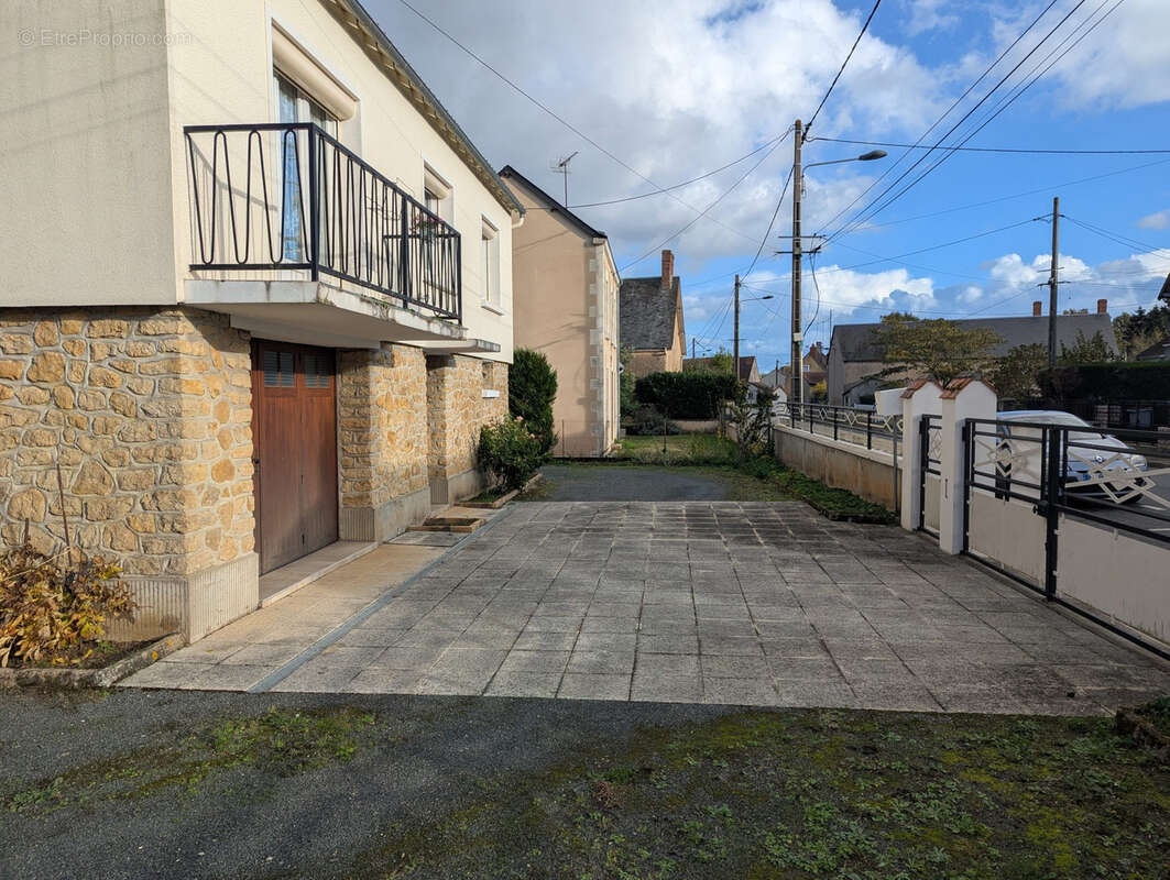 Maison à MONTGIVRAY